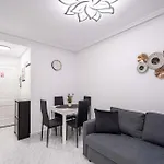Calle Dinamarca 3 , Beautiful One Bedroom Appartment, Recently Renovated, 1 Min From Locos