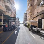 Calle Dinamarca 3 , Beautiful One Bedroom Appartment, Recently Renovated, 1 Min From Locos Daire