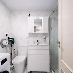 Calle Dinamarca 3 , Beautiful One Bedroom Appartment, Recently Renovated, 1 Min From Locos * Torrevieja
