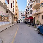 Calle Dinamarca 3 , Beautiful One Bedroom Appartment, Recently Renovated, 1 Min From Locos Daire Torrevieja