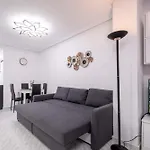 Calle Dinamarca 3 , Beautiful One Bedroom Appartment, Recently Renovated, 1 Min From Locos Torrevieja
