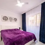 Calle Dinamarca 3 , Beautiful One Bedroom Appartment, Recently Renovated, 1 Min From Locos Daire