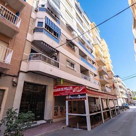 Calle Dinamarca 3 , Beautiful One Bedroom Appartment, Recently Renovated, 1 Min From Locos Daire