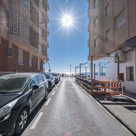 Calle Dinamarca 3 , Beautiful One Bedroom Appartment, Recently Renovated, 1 Min From Locos Торевьиа